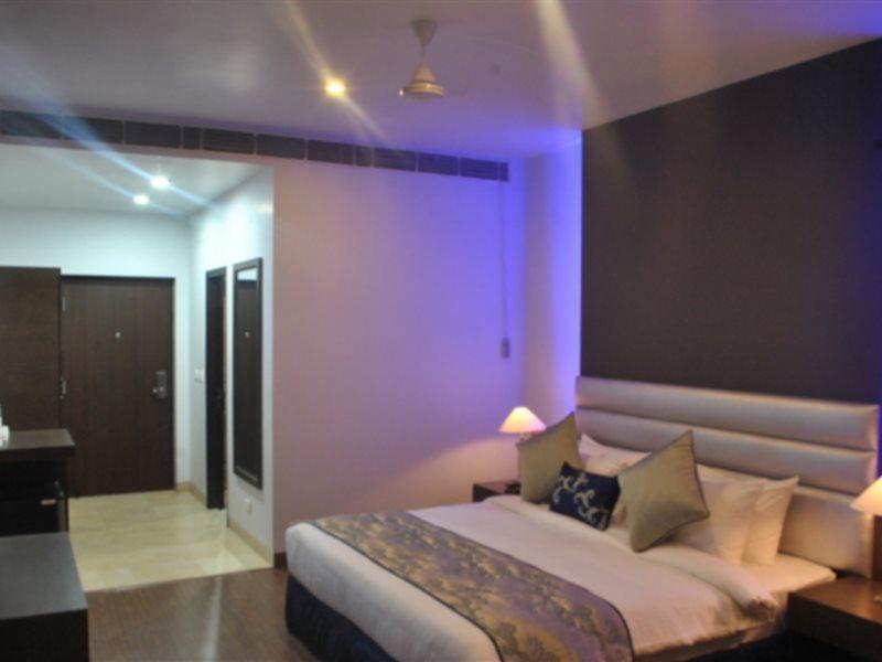 M B Greens Clarks Inn Moradabad Exterior photo