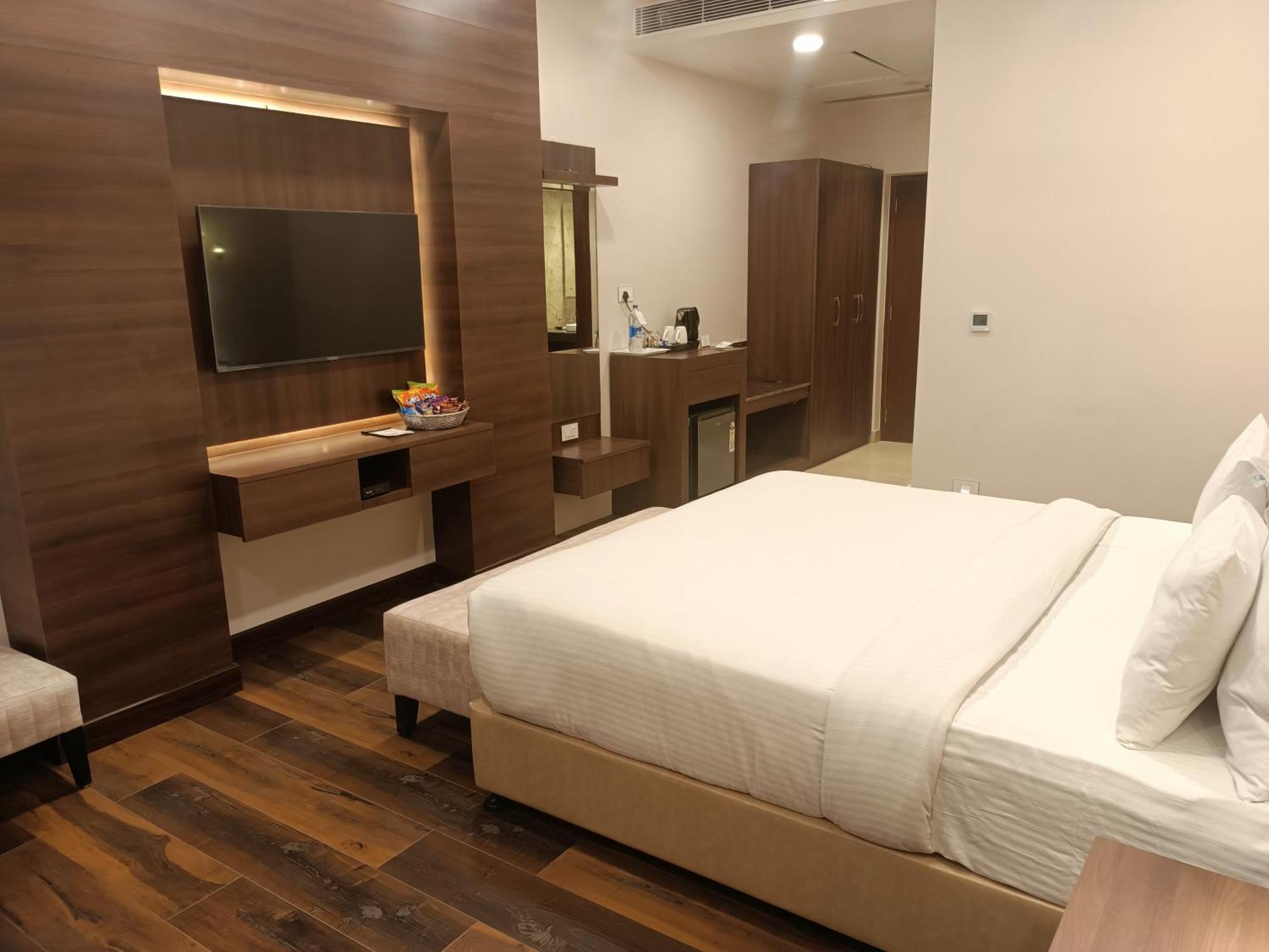 M B Greens Clarks Inn Moradabad Exterior photo