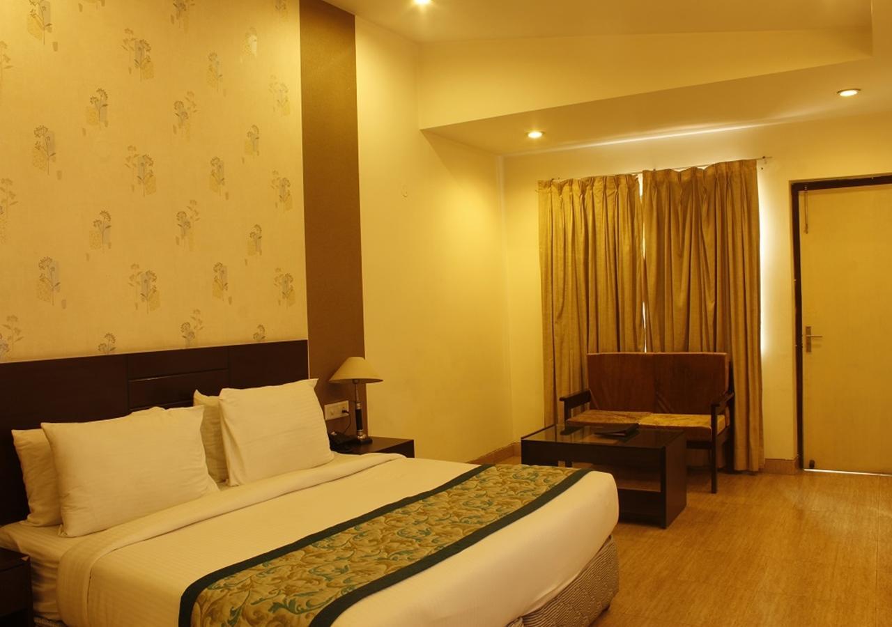 M B Greens Clarks Inn Moradabad Exterior photo