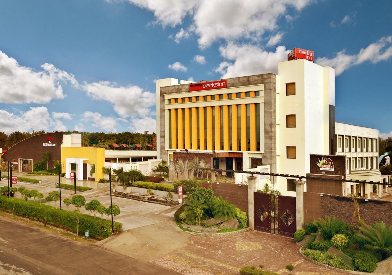 M B Greens Clarks Inn Moradabad Exterior photo